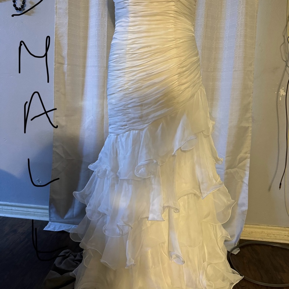 Elegant White Strapless Gown